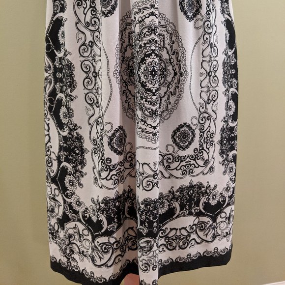 Black and White Filigree Pattern Dress - Picture 3 of 7